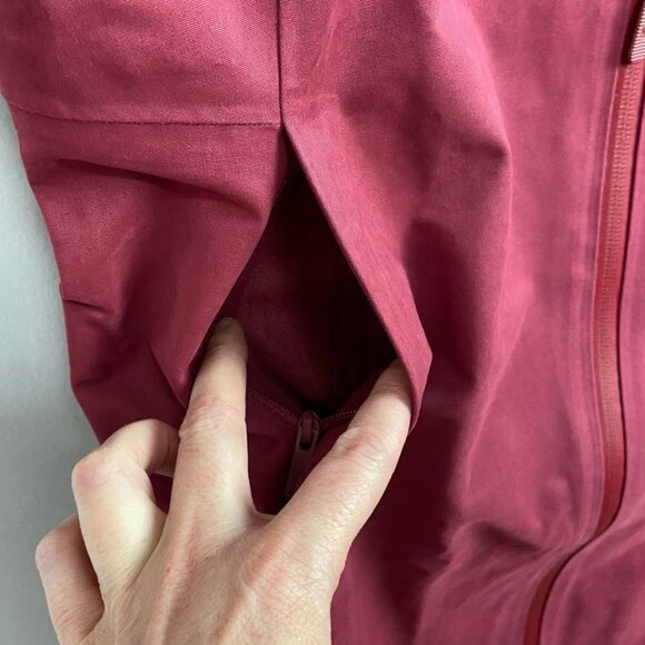 NWT Lululemon Rain Rebel Deep Ruby Jacket Size 2 Waterproof New with Tags Coat - Picture 15 of 16